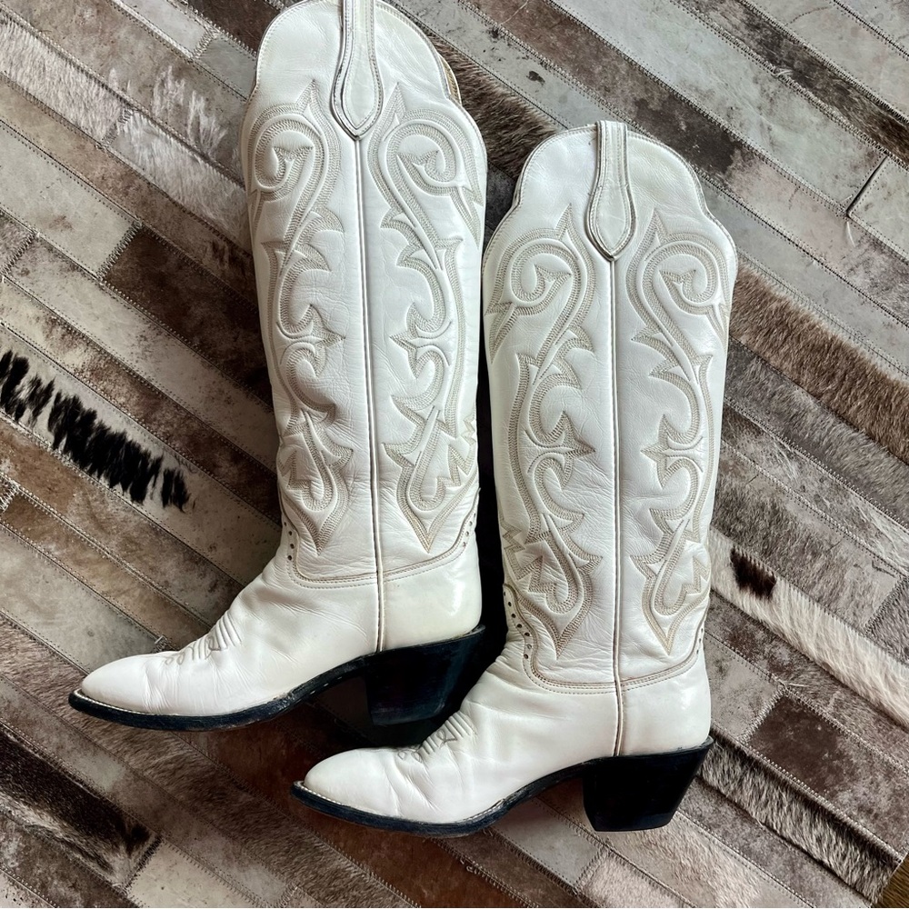 Vintage Hondo Women’s White Knee-High Western Boots - size 6 1/2 (EUC)